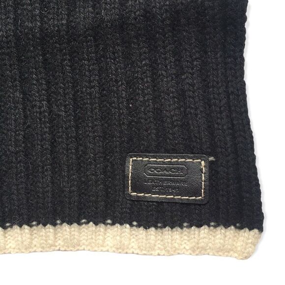 🔃Coach Signature Black Scarf - Picture 5 of 7